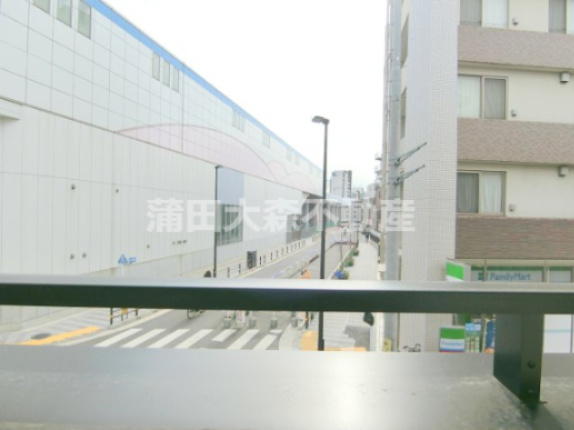 ベルガモット梅屋敷の展望|目の前駅とコンビニファミリーマート！
駅近過ぎて電車の音がします。