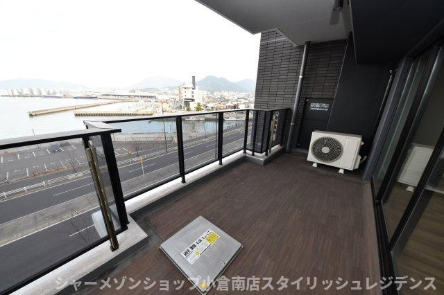 ライブスクエア小倉駅オーシャンテラス508号のバルコニー