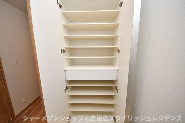 ライブスクエア小倉駅オーシャンテラス508号の収納