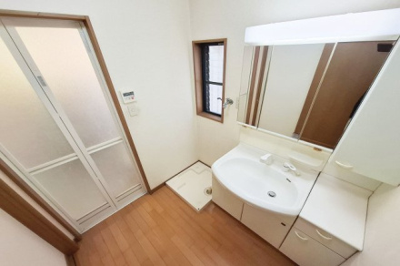 貝塚市窪田　中古戸建の洗面所