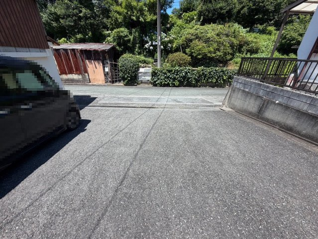 田川市千代町 カーポート　4LDKの前面道路含む現地写真