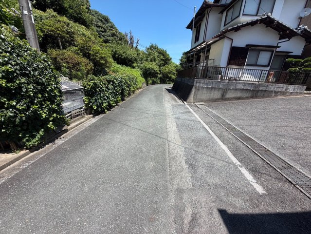 田川市千代町 カーポート　4LDKの前面道路含む現地写真
