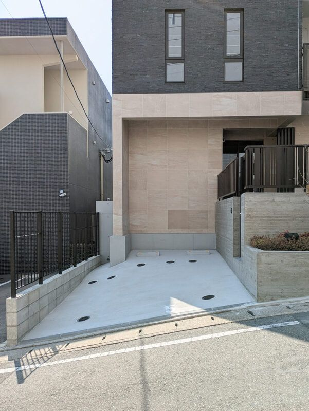 S-RESIDENCE平尾WESTの駐車場