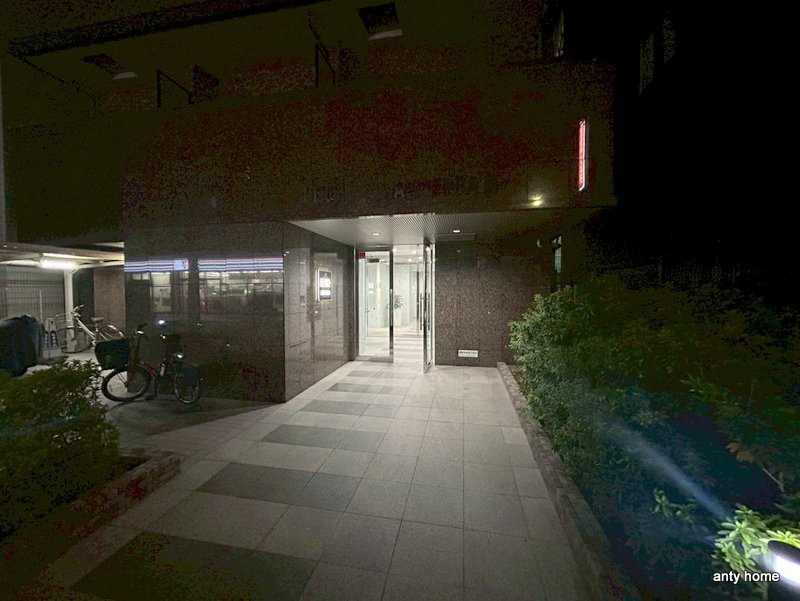 リーガル南船場3　仲介手数料無料のエントランス