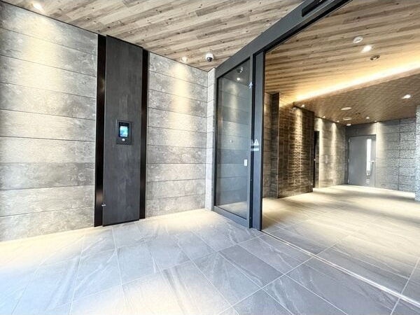 RICHED’OR古出来(旧S-RESIDENCE古出来一丁目)のエントランス