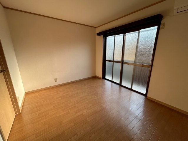 グリーンマンションの居間・リビング