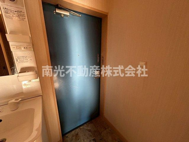 グリーンマンションの玄関