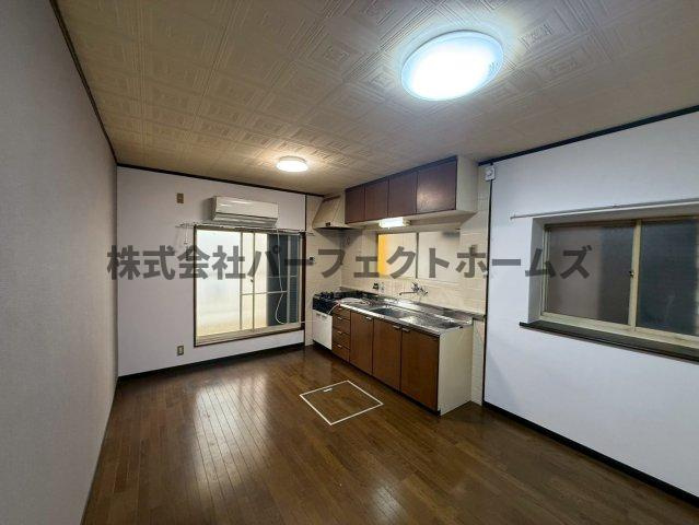 高柳2丁目戸建　賃貸の居間・リビング|こちらのリビングで趣味の時間をお楽しみください