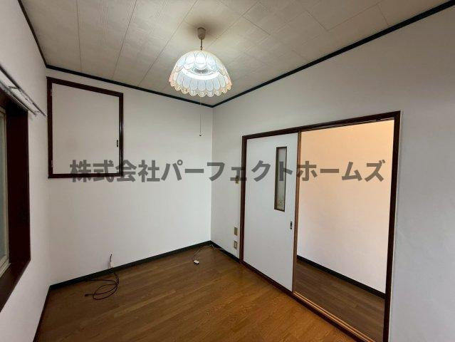 高柳2丁目戸建　賃貸の洋室|明るい洋室です