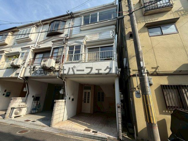 高柳2丁目戸建　賃貸の駐車場|車をお持ちの方に嬉しい駐車場付きの物件です