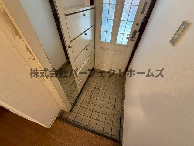 高柳2丁目戸建　賃貸の玄関|明るい玄関です