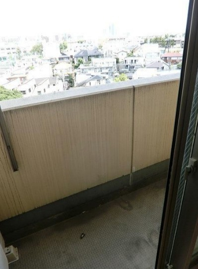 ワイズル・リオン新宿中井のバルコニー