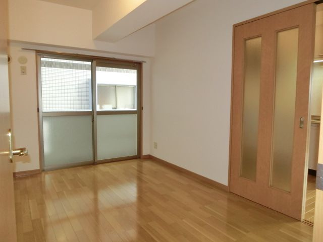 第５元木ビル 東月隈小学校区の居間・リビング|第５元木ビル
