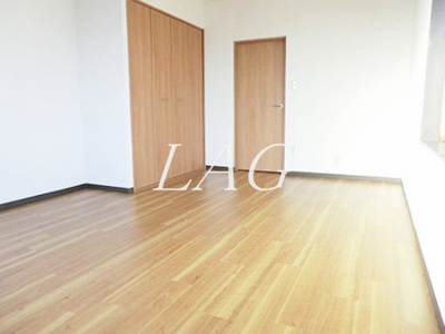 【居間・リビング】 | ヤマトビル | 洋室のお部屋です。