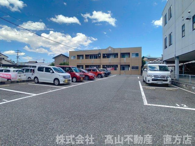 グランディール　中間の駐車場