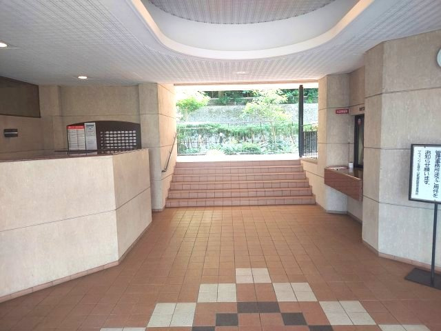 ツウィング宝塚中山弐番館のエントランス