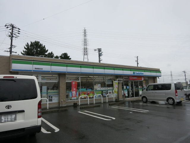 【周辺】 | グリーン　ビーンズＢ | ファミリーマート 岡崎国正店まで1700m