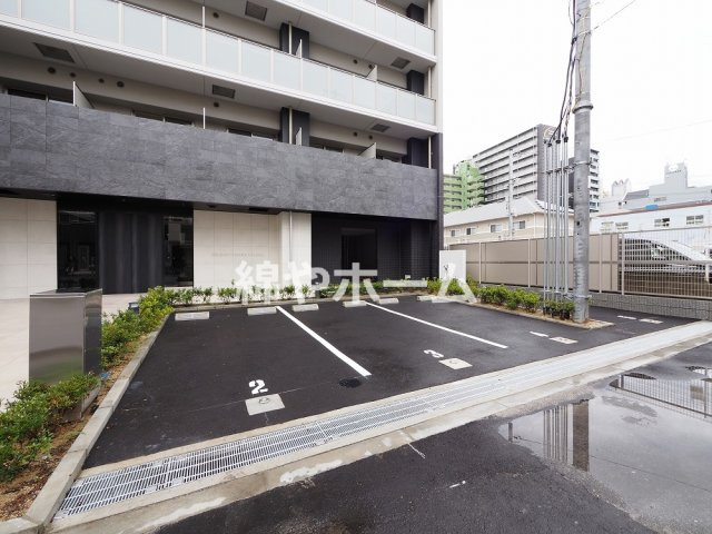 エスリード難波VALOREの駐車場|駐車場に車を止められます