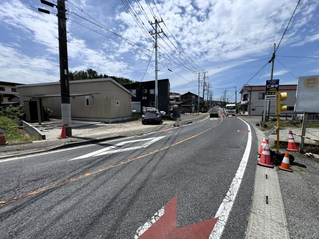 高崎市吉井町下長根　中古住宅の前面道路含む現地写真|北側接道幅員約8.2ｍ