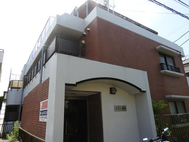 メゾン市川のエントランス