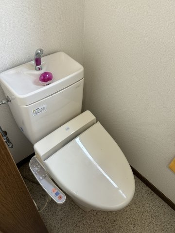 中央３丁目テナントのトイレ|温水洗浄便座つき（残置物）