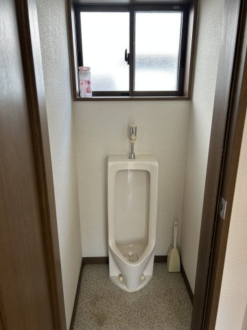 中央３丁目テナントのトイレ|男性用トイレ