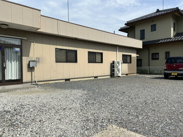 中央３丁目テナントの駐車場|5～6台駐車可能です。