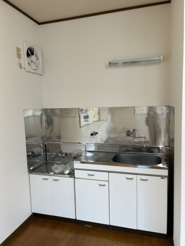 中央３丁目テナントのキッチン|給湯設備もあります