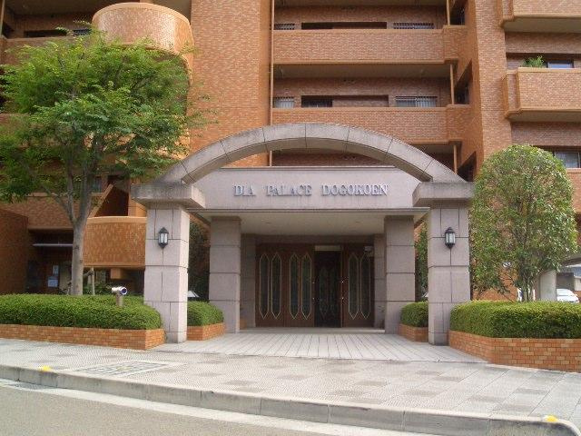 小学校や中学校まで徒歩約８分で、子育て世代にも嬉しい立地です♪