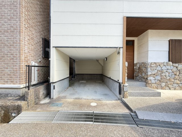 薊野東町T戸建ての駐車場