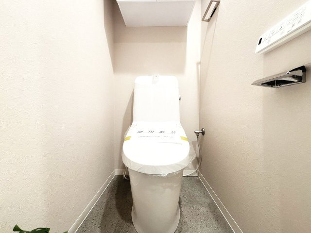 なぎさニュータウン7号棟（4階部分）／仲介手数料無料／内装新規フルリノベーション／現在棟内5件販売中のトイレ