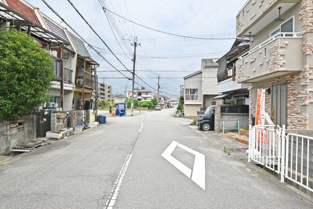 尼崎市南武庫之荘9丁目中古戸建│4SLDKの前面道路含む現地写真|前面道路は西側5.4ｍ公道です。