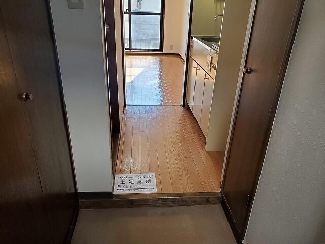 メゾン市川の玄関
