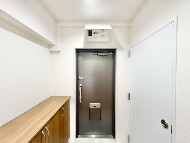 星和豊田町コーポラスの玄関
