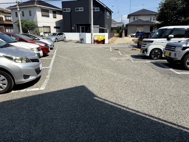 グランドール谷田川の駐車場