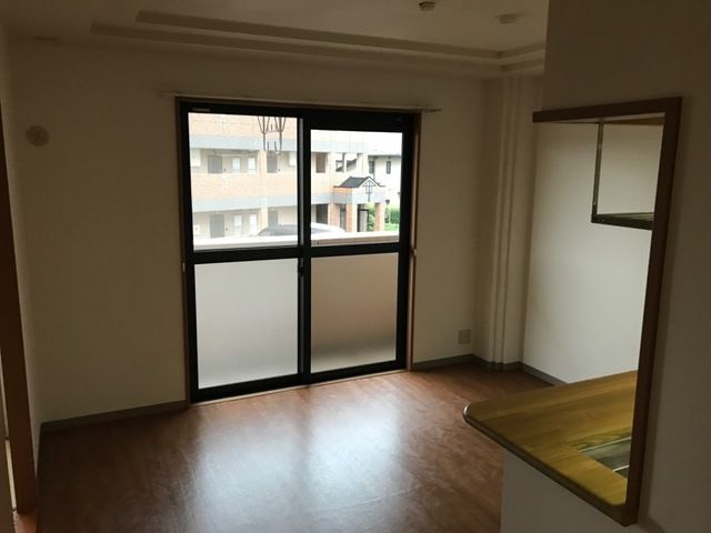グリーンヒル弐番館の居間・リビング