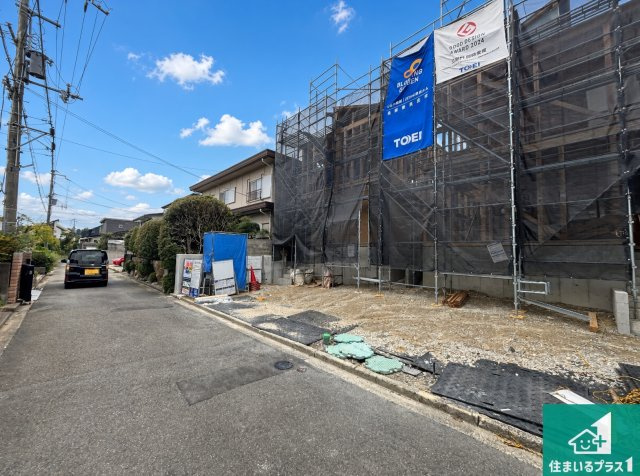 ■枚方市長尾台　第1期　新築一戸建ての前面道路含む現地写真|周辺は落ち着いた街並みの住宅地！子育てがしやすい住環境です！まだ未完成ですが、現地でしかわからない事もございます。是非一度ご覧ください。