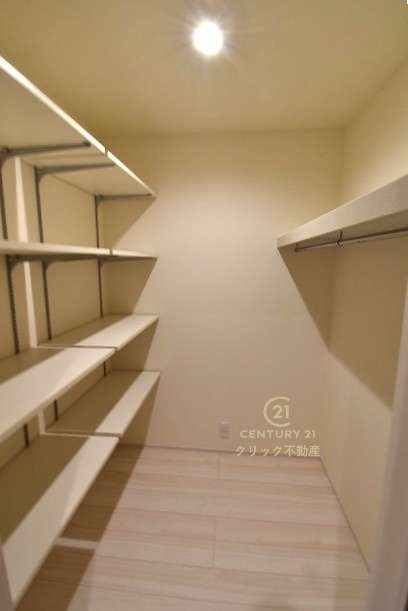 リーブルガーデン  日立市滑川本町　4期　1の収納|2階廊下に家族共有の収納スペース。季節物の衣類やお布団、掃除用具などを置くのもいいですね。