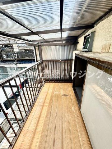 新喜多東２丁目テラスハウスのバルコニー
