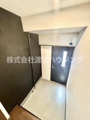 新喜多東２丁目テラスハウスの玄関