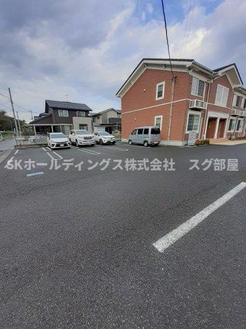 グレイスフルＢの駐車場