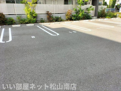 【駐車場】 | レフィナード桑原