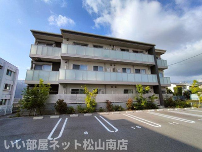 【駐車場】 | レフィナード桑原