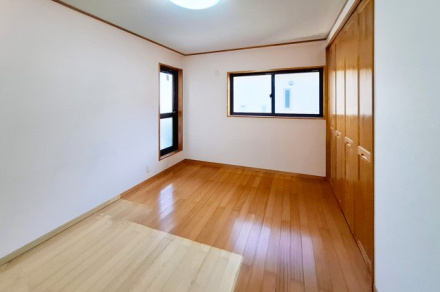 貝塚市東山1丁目　中古戸建の洋室|2F洋室　約6帖
　