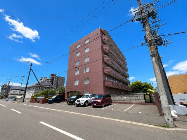 ライオンズマンション山鼻13条の外観