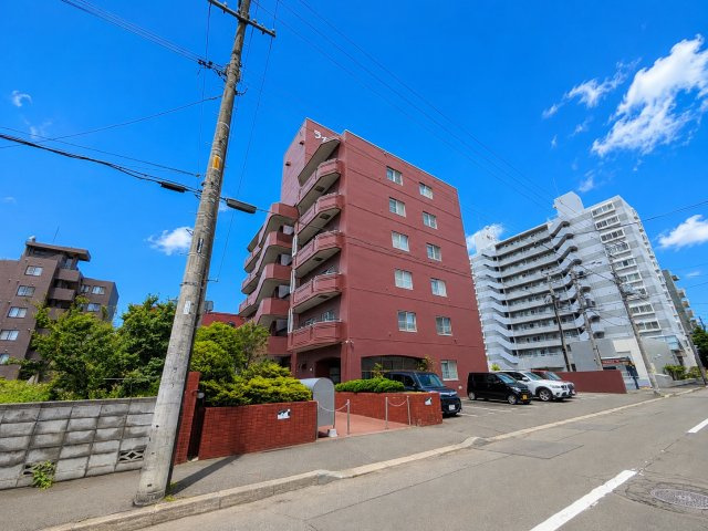 ライオンズマンション山鼻13条の外観