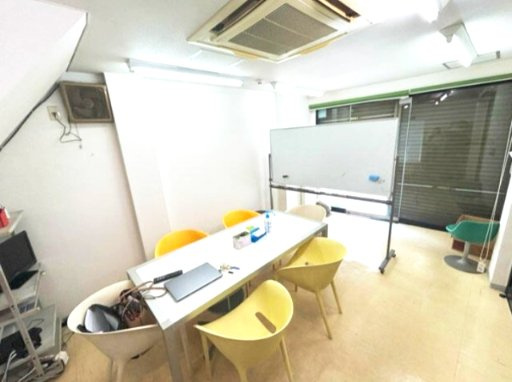 赤レンガ通り西側の内装