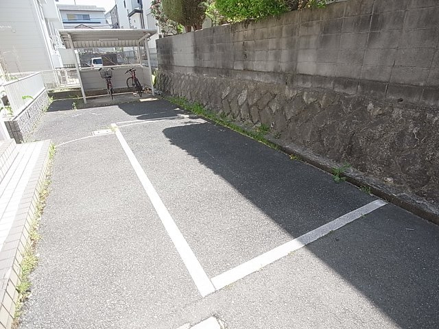 フレグランス南五葉の駐車場|敷地内駐車場