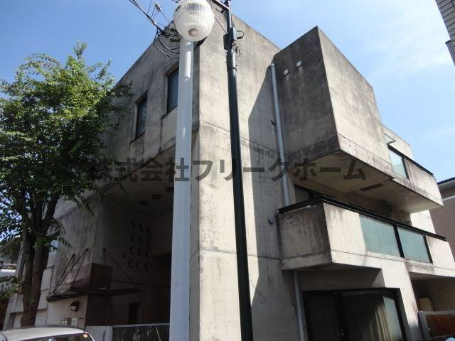 三鷹市新川６丁目の賃貸マンションの外観