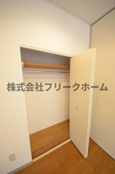 三鷹市新川６丁目の賃貸マンションの収納